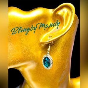 Vintage style green earrings -classic look